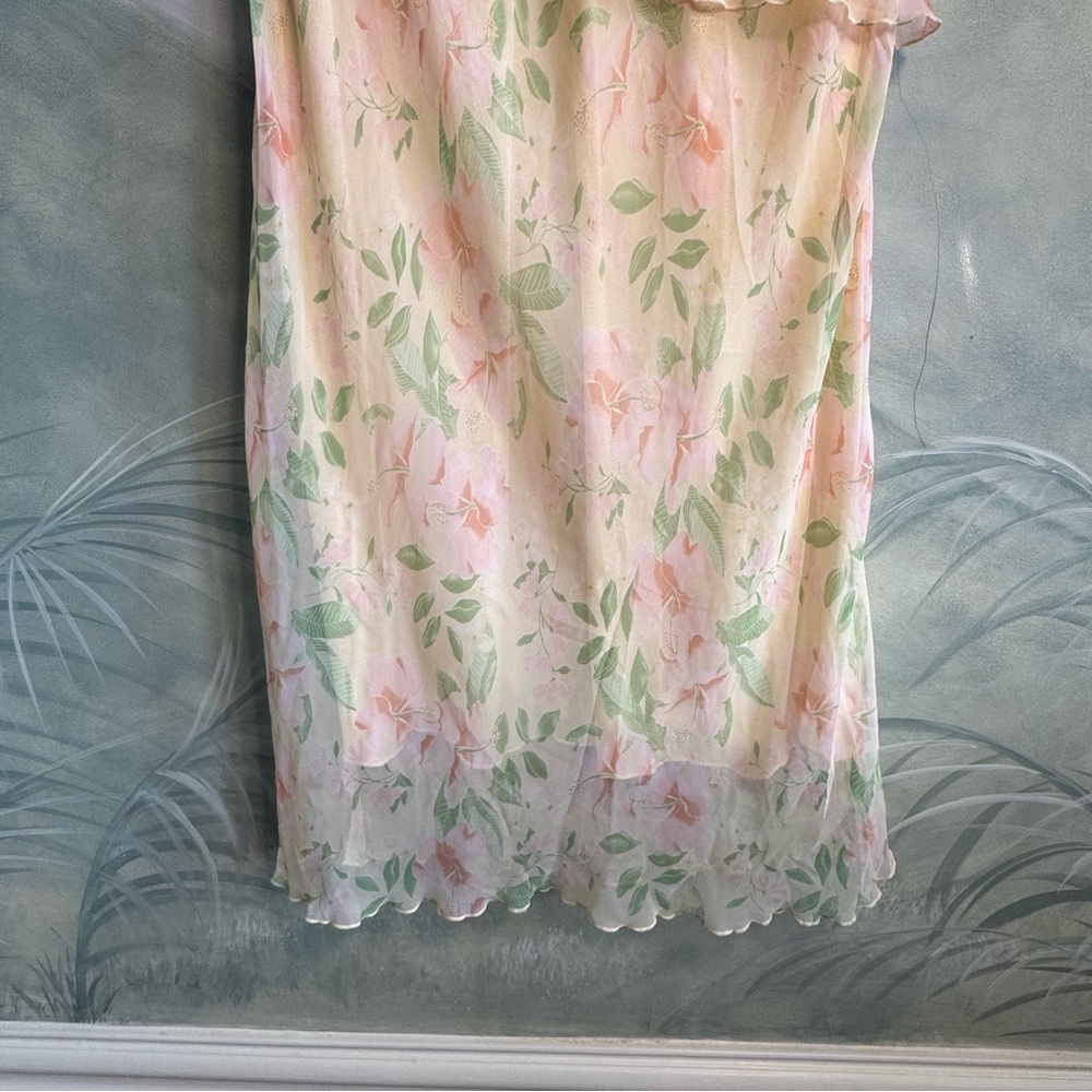 Fashion Bug Floral V-Neck Dress, size 22W, cream pink green color - Picture 4 of 9